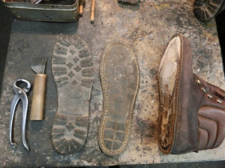 登山靴修理について 愛着のある登山靴 大事な靴の修理承ります レザータイプ修理工程 靴のお悩み１１０番