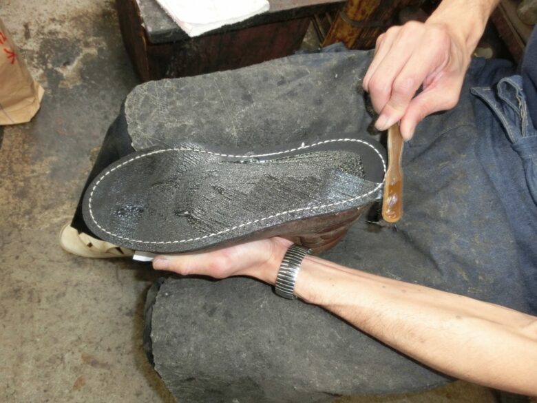 登山靴修理について 愛着のある登山靴 大事な靴の修理承ります レザータイプ修理工程 靴のお悩み１１０番
